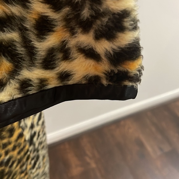 VINTAGE SEARS ROCKABILLY LEOPARD FAUX FUR ROBE! - Picture 4 of 6